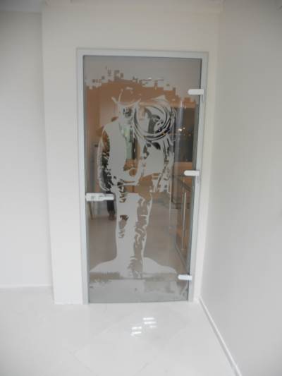 KUMLAMALI CAM KAPI DORMA AKSESUARLI 10mm TEMPERLİ CAM KAPI