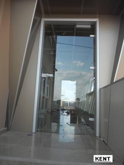 DORMA KOLLU GİRİŞ KAPISI